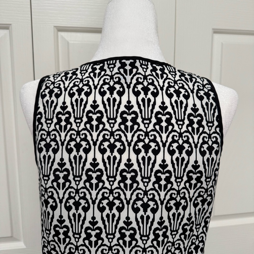 AQUA Black White Damask Scroll V-Neck Sleeveless Blouse Top M - Picture 9 of 12